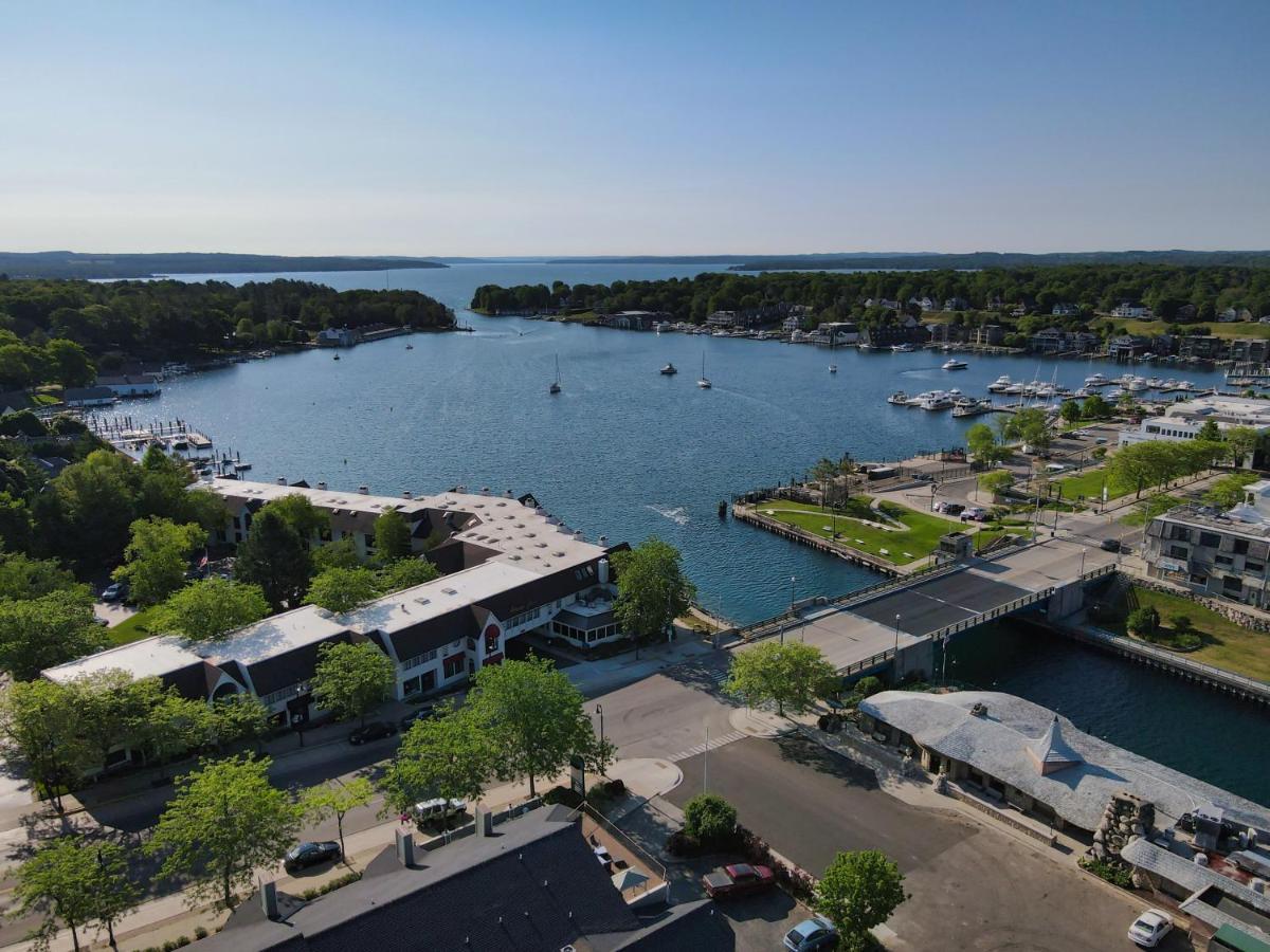 228 Edgewater Inn Charlevoix Exteriör bild